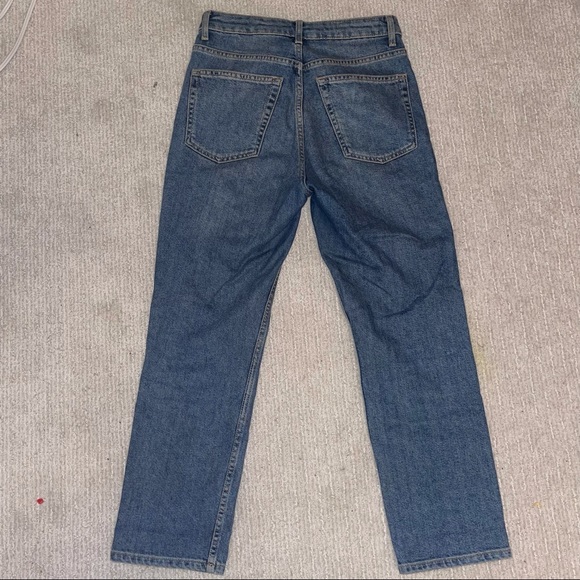 High waisted mom jeans 💙 - Picture 2 of 5